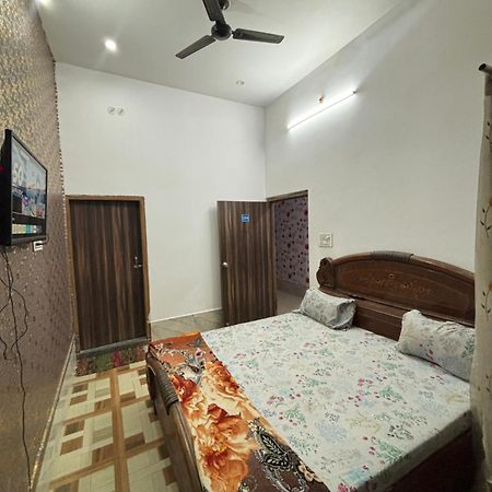 Balaji Homestay Mathura In Vrindavan Extérieur photo