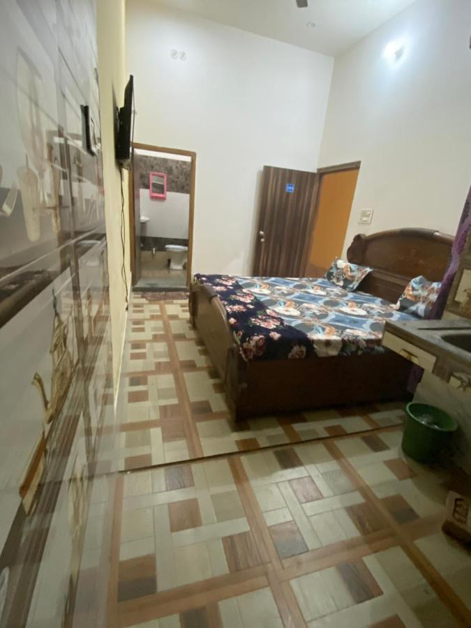 Balaji Homestay Mathura In Vrindavan Extérieur photo