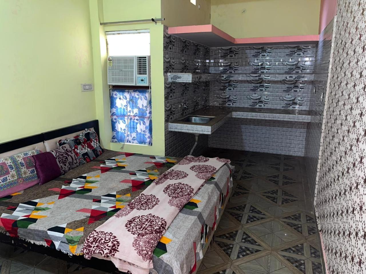 Balaji Homestay Mathura In Vrindavan Extérieur photo