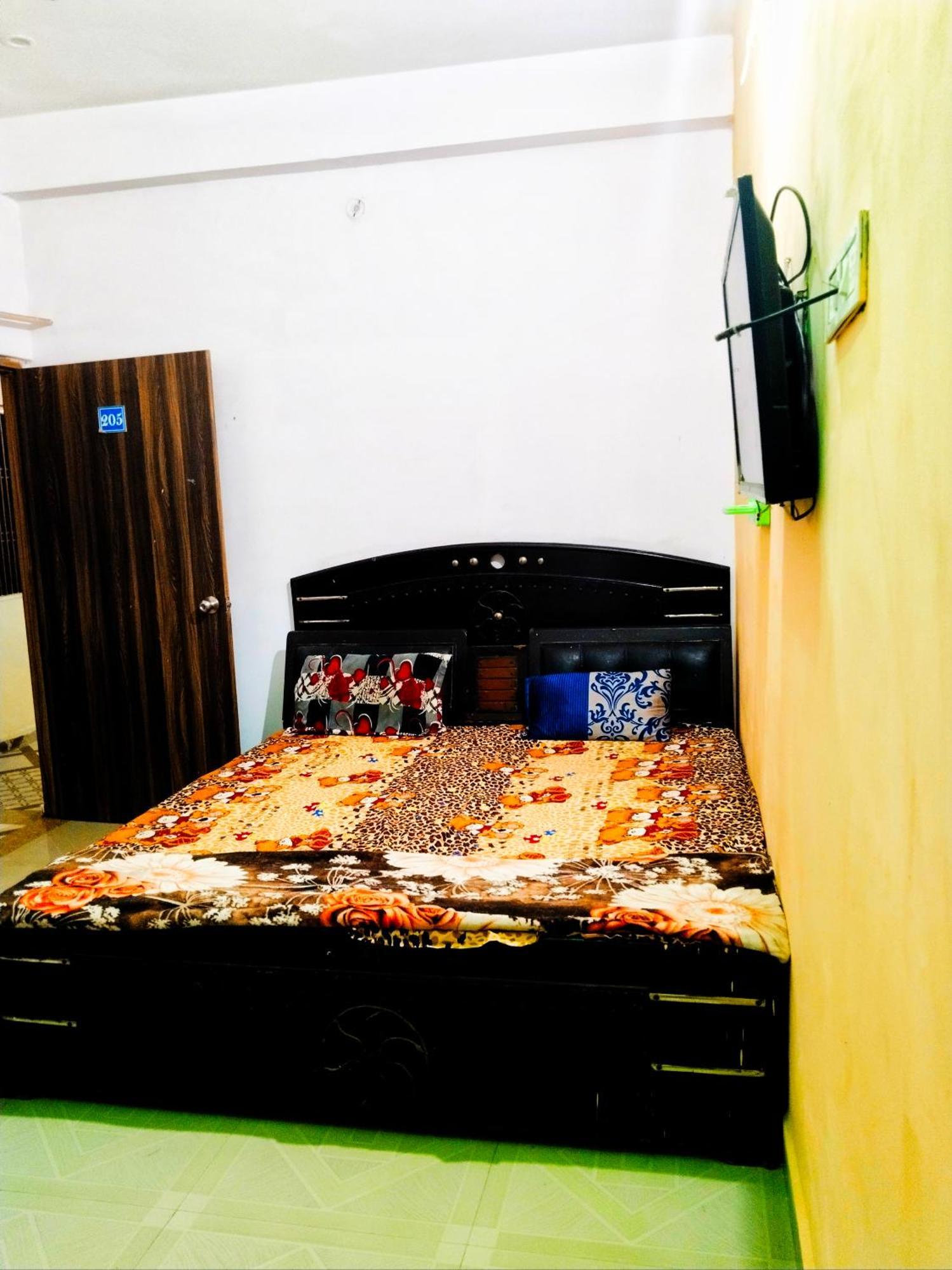 Balaji Homestay Mathura In Vrindavan Extérieur photo