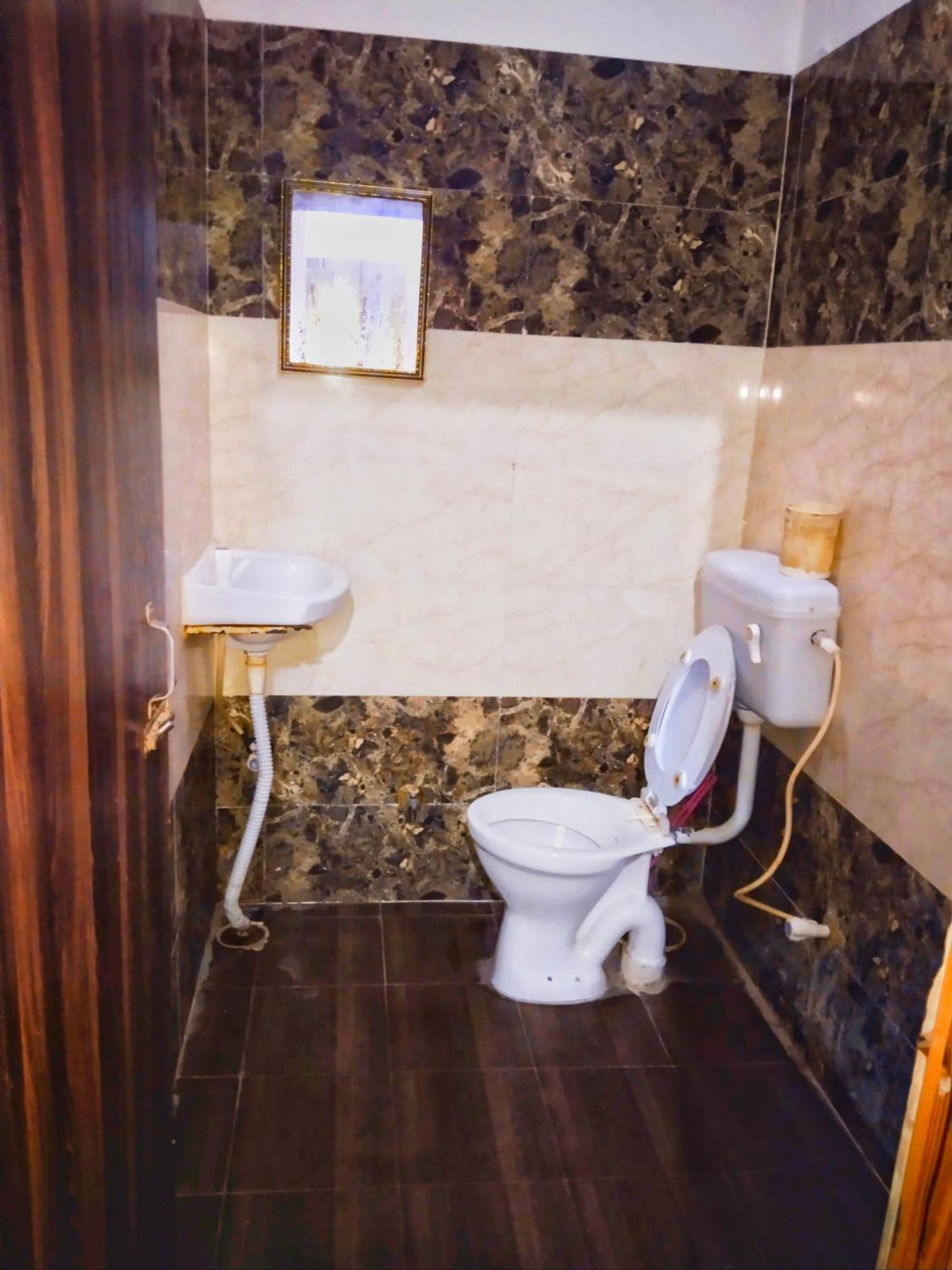 Balaji Homestay Mathura In Vrindavan Extérieur photo