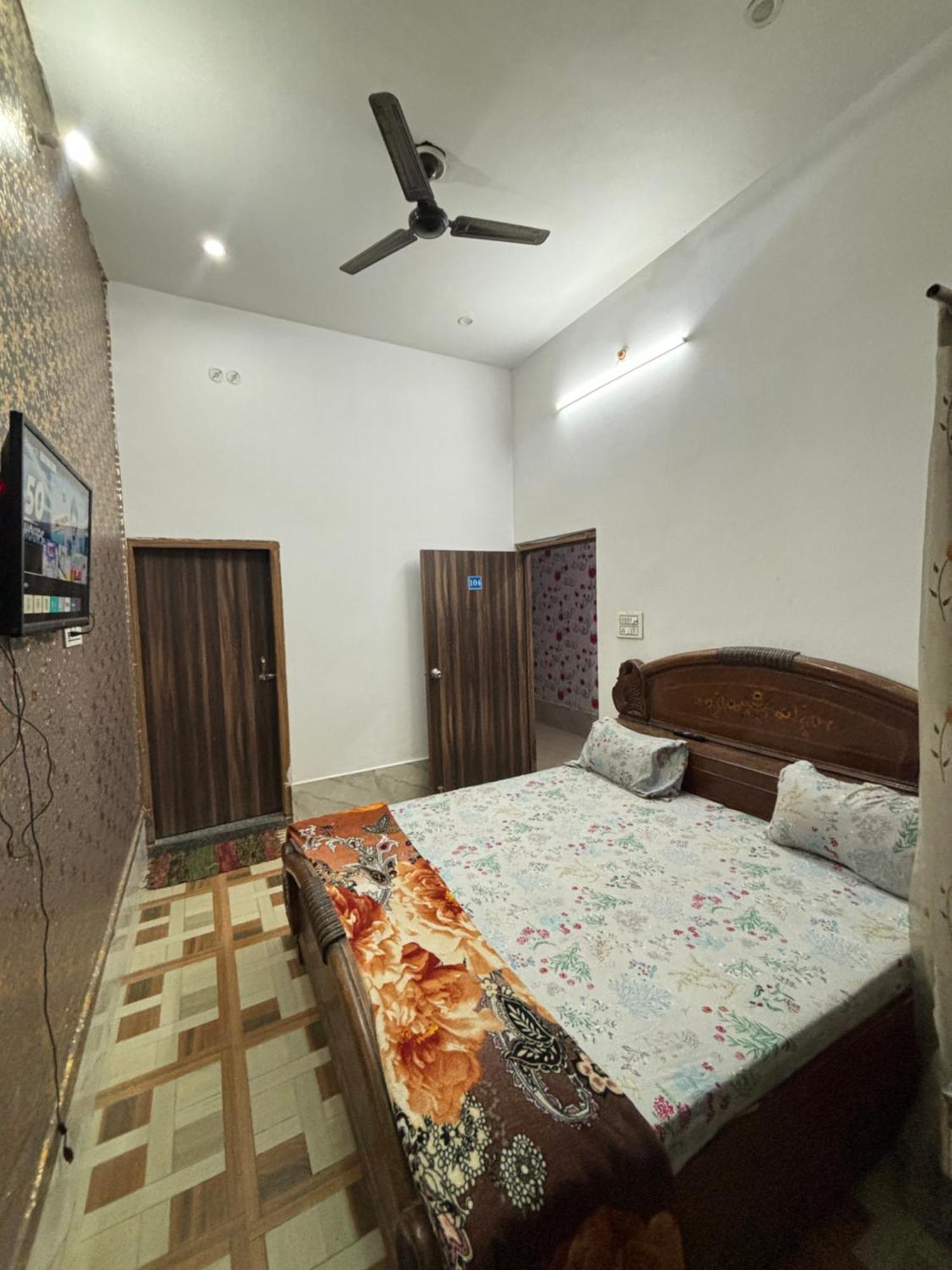 Balaji Homestay Mathura In Vrindavan Extérieur photo